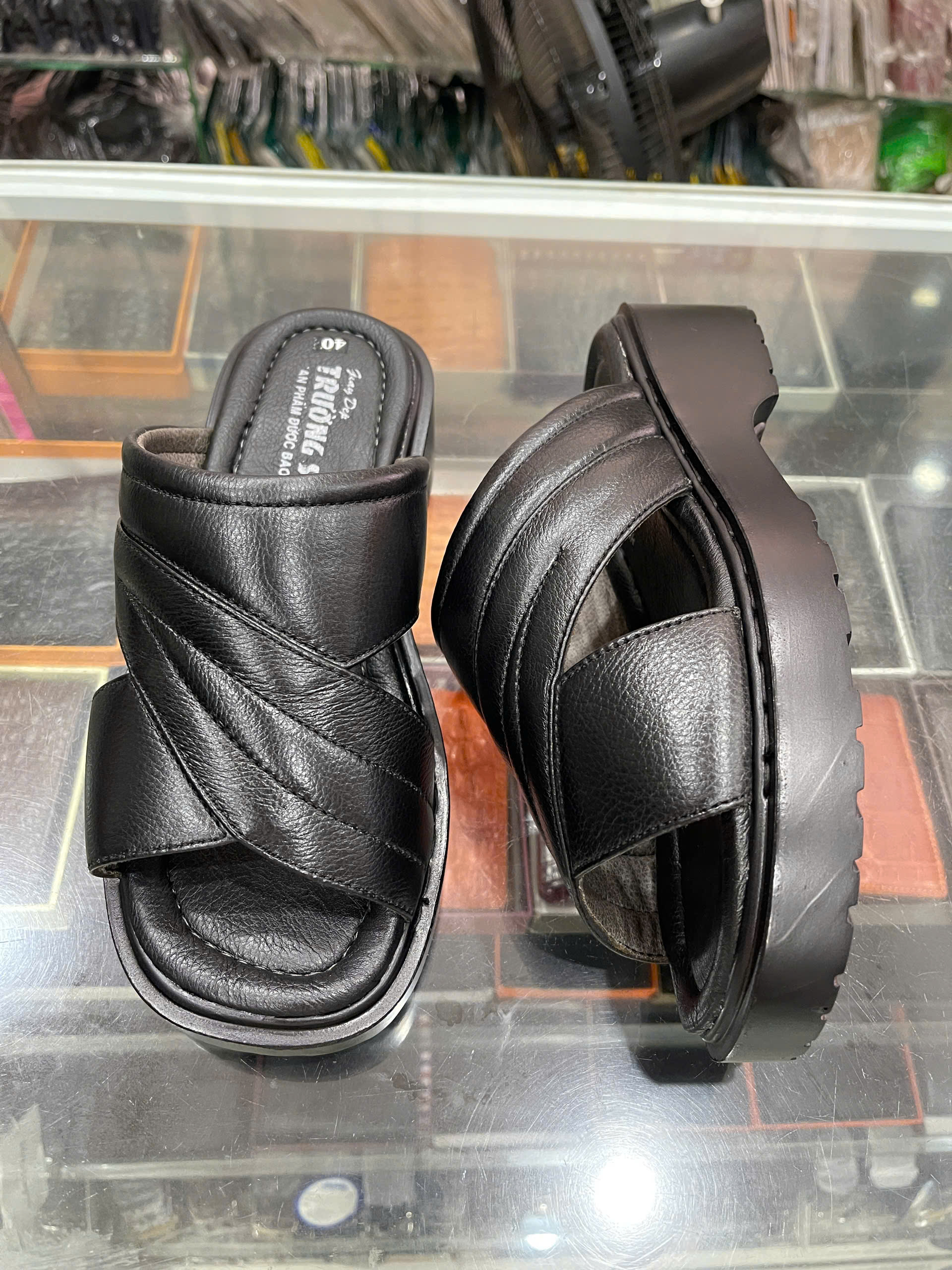 Dép quai ngang nam da bò - Mã 2357 - màu đen đế dày
