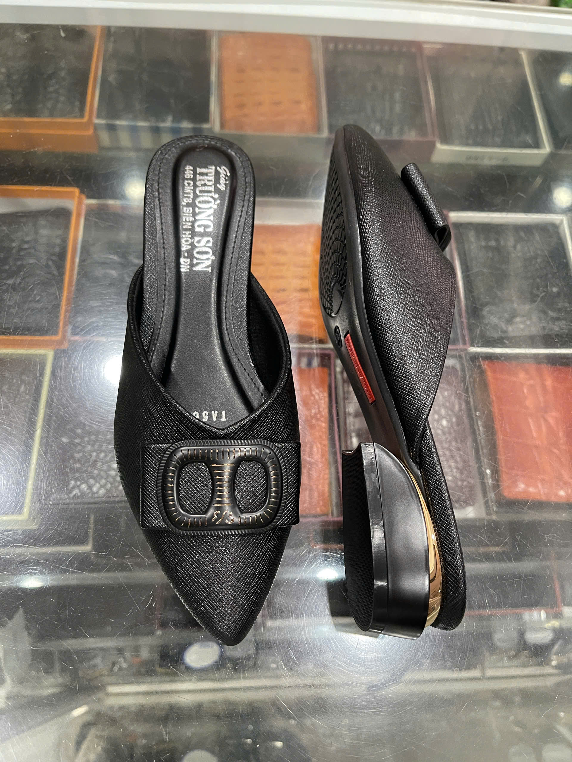 Giày sục nữ da bò - Mã 561 - màu đen