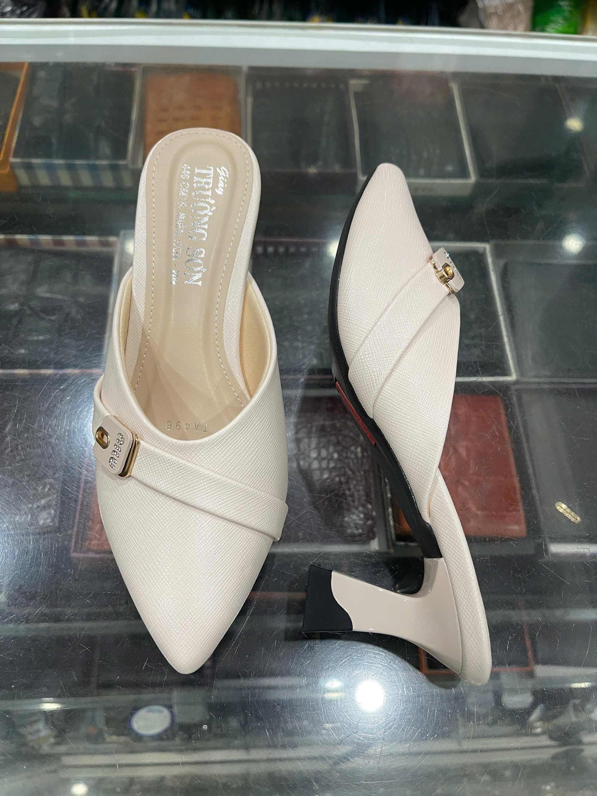 Giày sục nữ da bò - Mã 496 - màu kem